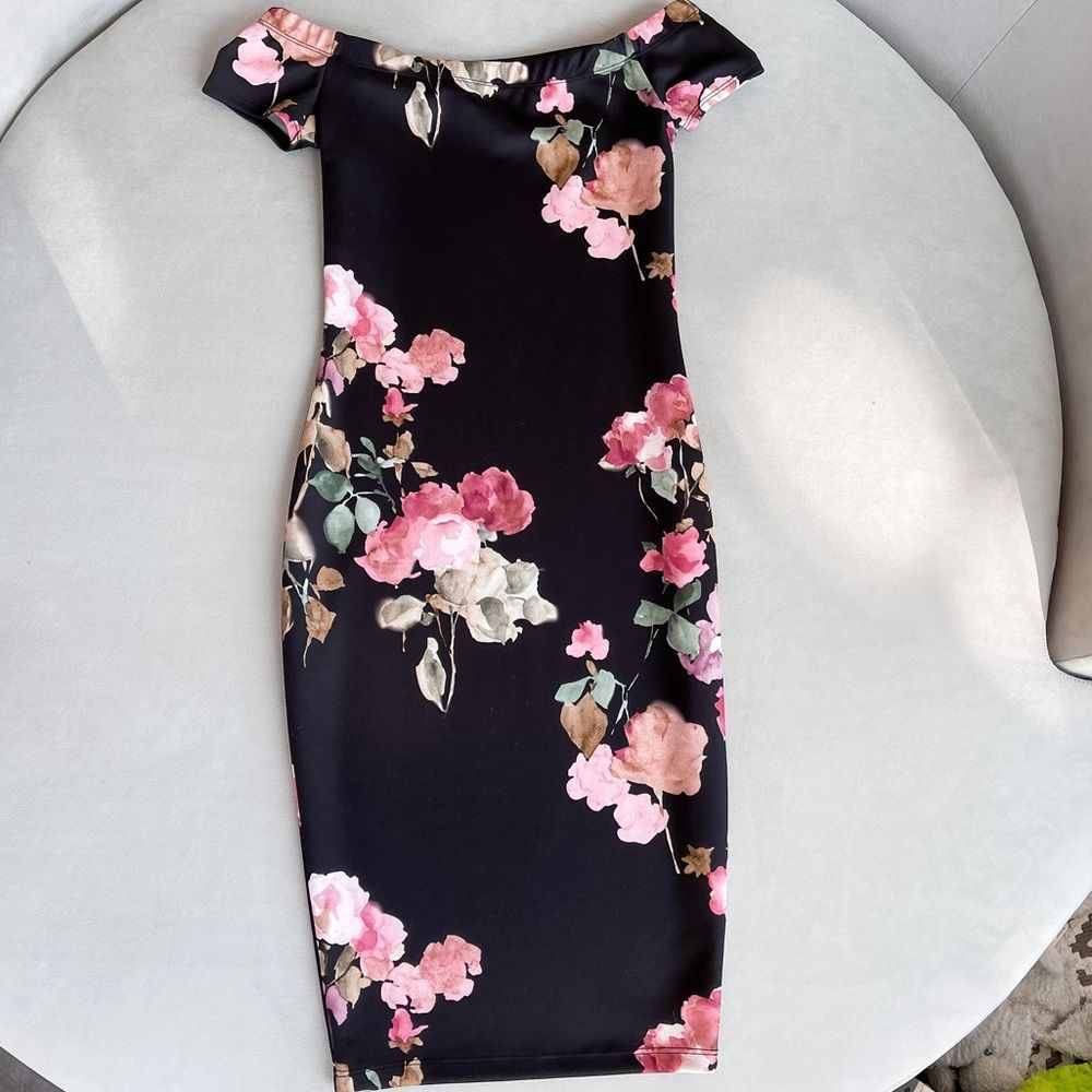 EUC WINDSOR off-the-shoulder floral bodycon dress. Worn once!